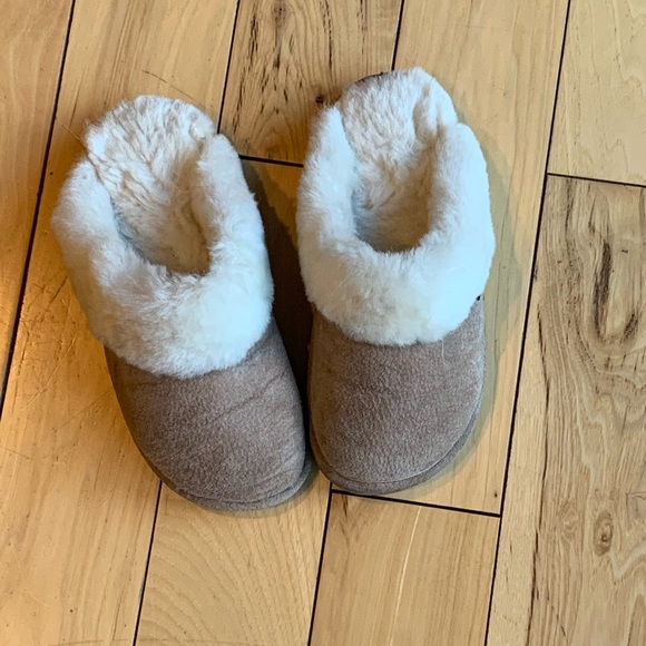 Super Cute Fur Lined Slip On House or Outdoor Shoe - Picture 3 of 6